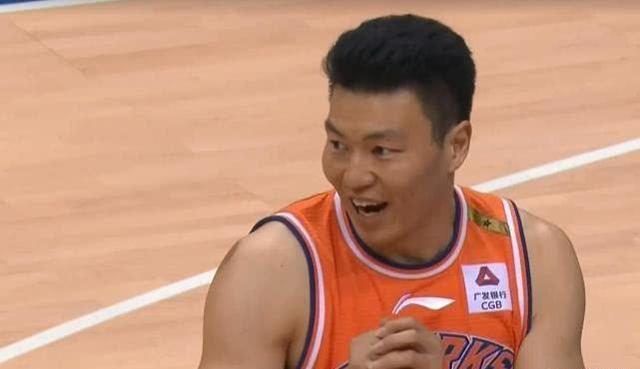 东方瓦伦西亚的全球最大级集装箱船